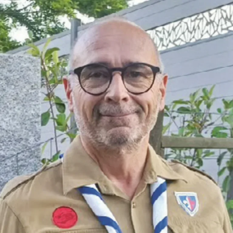 Portrait von Lugi in der Pfadiuniform